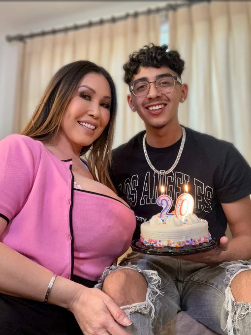 So this finally happened!!! I just had to help my step son @DiegoPerez_XXX  blow his candles out twice&hellip;on<a href="/tag/jtulum"class="tags"><span>#jtulum</span></a>