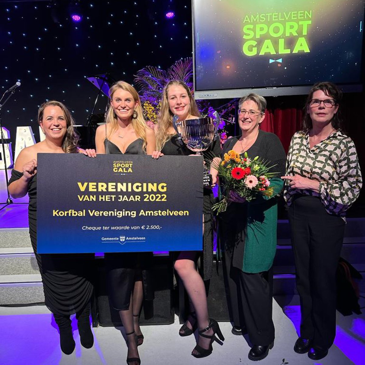 Jahoorrr! KVA is zojuist op het Amstelveen Sportgala uitgeroepen tot ‘Sportvereniging van het jaar’! Naast deze prachtige eretitel ontvangen we ook een cheque ter waarde van 2500 euro! Gefeliciteerd KVA’ers! 🎉🏆