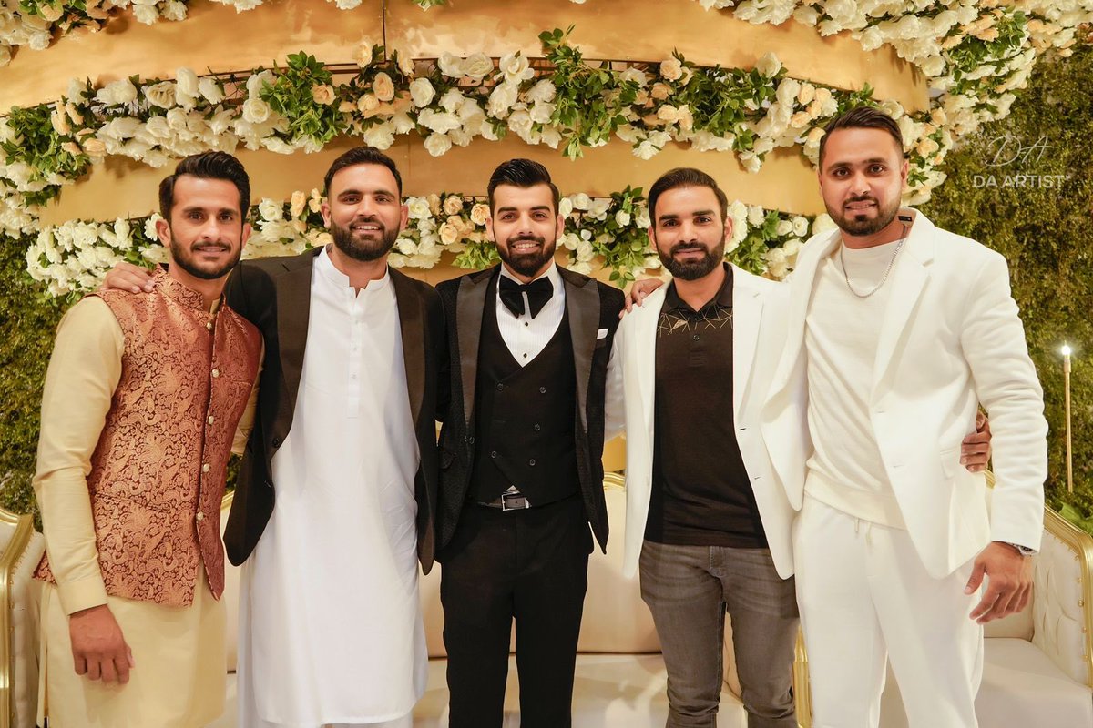 RealHa55an's tweet photo. The gang of………?🤔🤔 https://t.co/lqy9nZT8yW