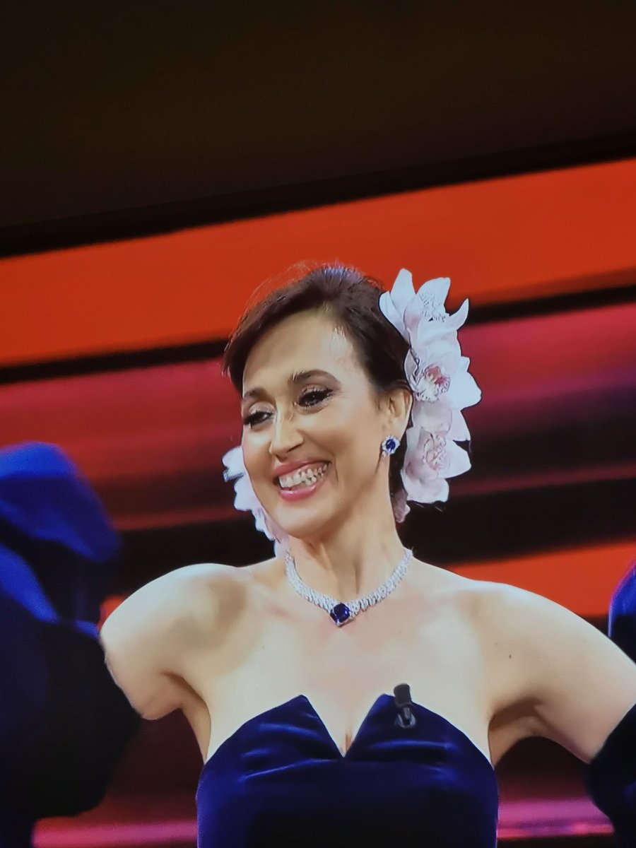 01Libra_'s tweet photo. Chiara Francini è divina, bravissima e simpaticissima, l'avrei voluta ogni sera #Sanreno2023 https://t.co/cMloFTXftz