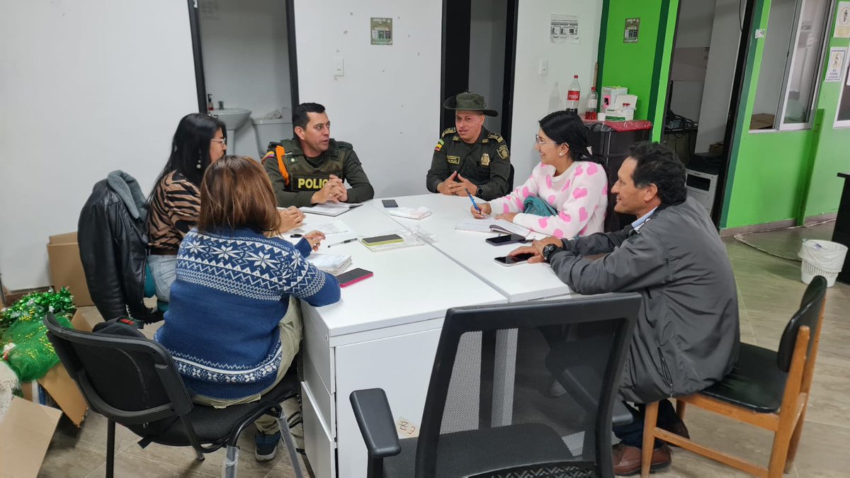 ICACOLOMBIA's tweet photo. #Regiones Con el propósito de establecer un espacio de articulación interinstitucional que permita optimizar el alcance de la misionalidad, se reunió el personal del ICA - Santander con integrantes de la Policía Nacional en pro de brindar mayor y mejor apoyo a la comunidad... https://t.co/qtYnOGBFMN