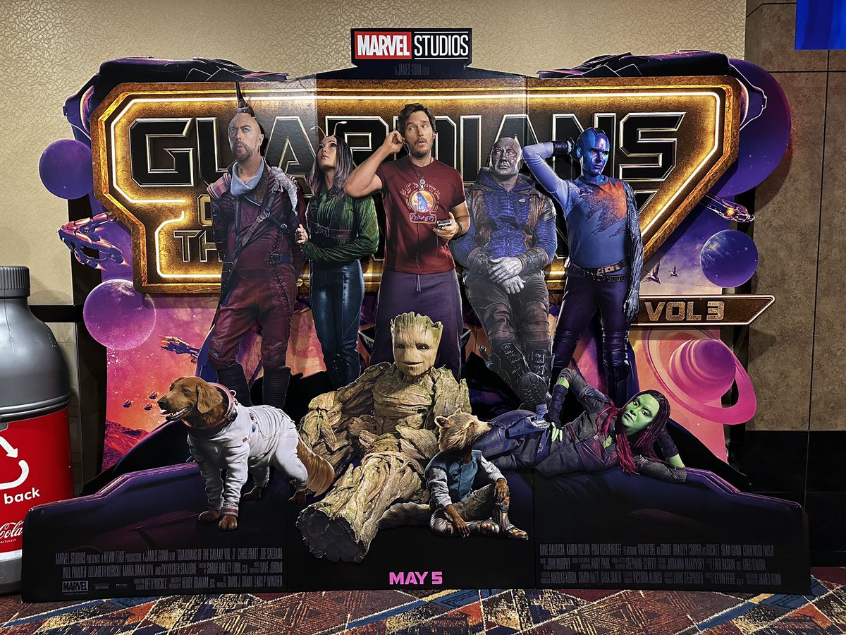 ChrisPrattBR_'s tweet photo. 🚨 PARA TUDO! Nova imagem promocional dos Guardi��es da Galáxia Vol.3 ❤️‍🔥 Amei essa camisa do Quill. https://t.co/HfyFjyzlhe