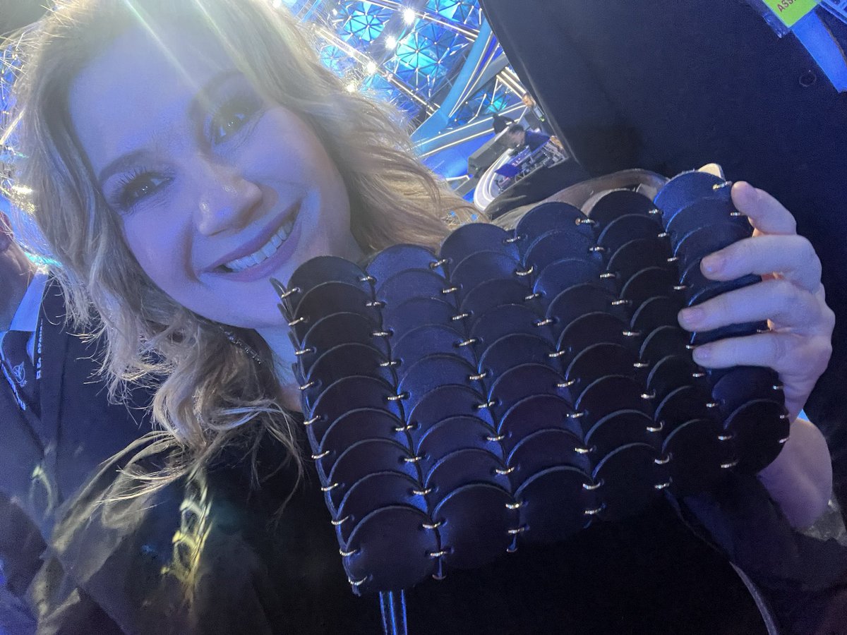 Rassicuro i custodi della legalità: la borsa è rientrata celermente in mio possesso. Per l’arte, la musica e il fantasanremo si fa questo ed altro!
#Sanremo2023 <a href="/Elodiedipa/">Elodie</a> #recuperata