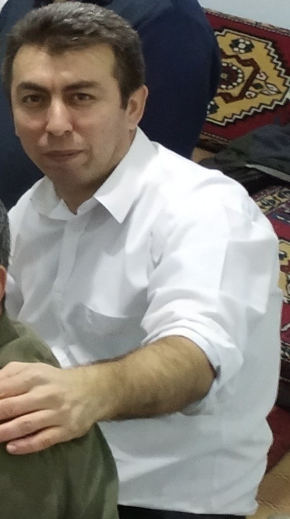 Sosyal Güvenlik Denetmeni iş arkadaşım Adem Gözükara eşi ve iki kızını depremde kaybettik, bugün enkazdan çıkartarak defnettik. Allah (c.c) rahmet eylesin mekanlarını cennet eylesin.