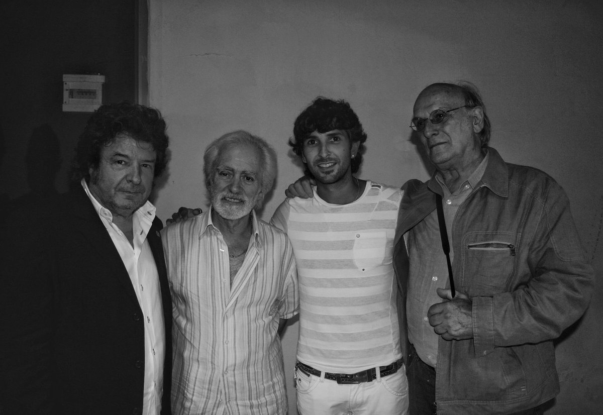 Tres pilares fundamental del arte…

𝑬𝒏𝒓𝒊𝒒𝒖𝒆 𝑴𝒐𝒓𝒆𝒏𝒕𝒆, 
𝑴𝒂𝒏𝒐𝒍𝒐 𝑺𝒂𝒏𝒍𝒖́𝒄𝒂𝒓,
𝒚 𝑪𝒂𝒓𝒍𝒐𝒔 𝑺𝒂𝒖𝒓𝒂 

ETERNOS 🖤🖤🖤