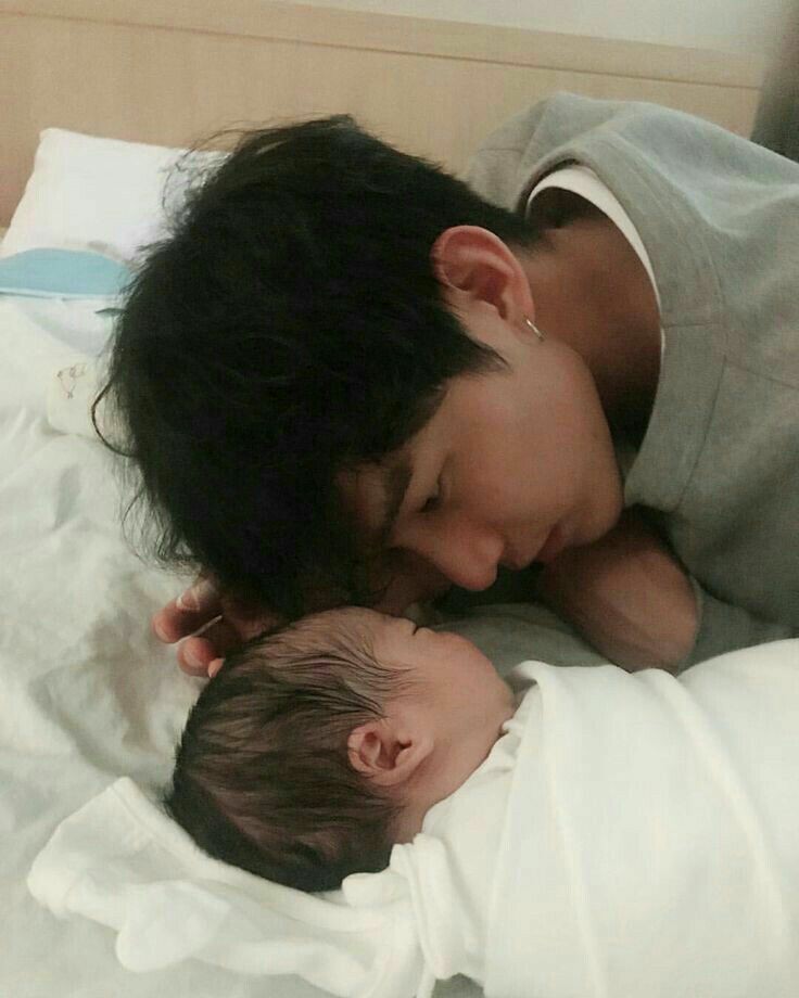 AlissaAPS's tweet photo. Lan Wangji é um oficial das forças especiais famoso por ter salvo um grupo de crianças de um ataque terrorista, no entando o preço que pagou pela fama foi alto demais.

Depois de 5 anos em coma sua vida mudou drasticamente, seu corpo não funciona corretamente, seu noivo está + https://t.co/HzVKaY6sDe