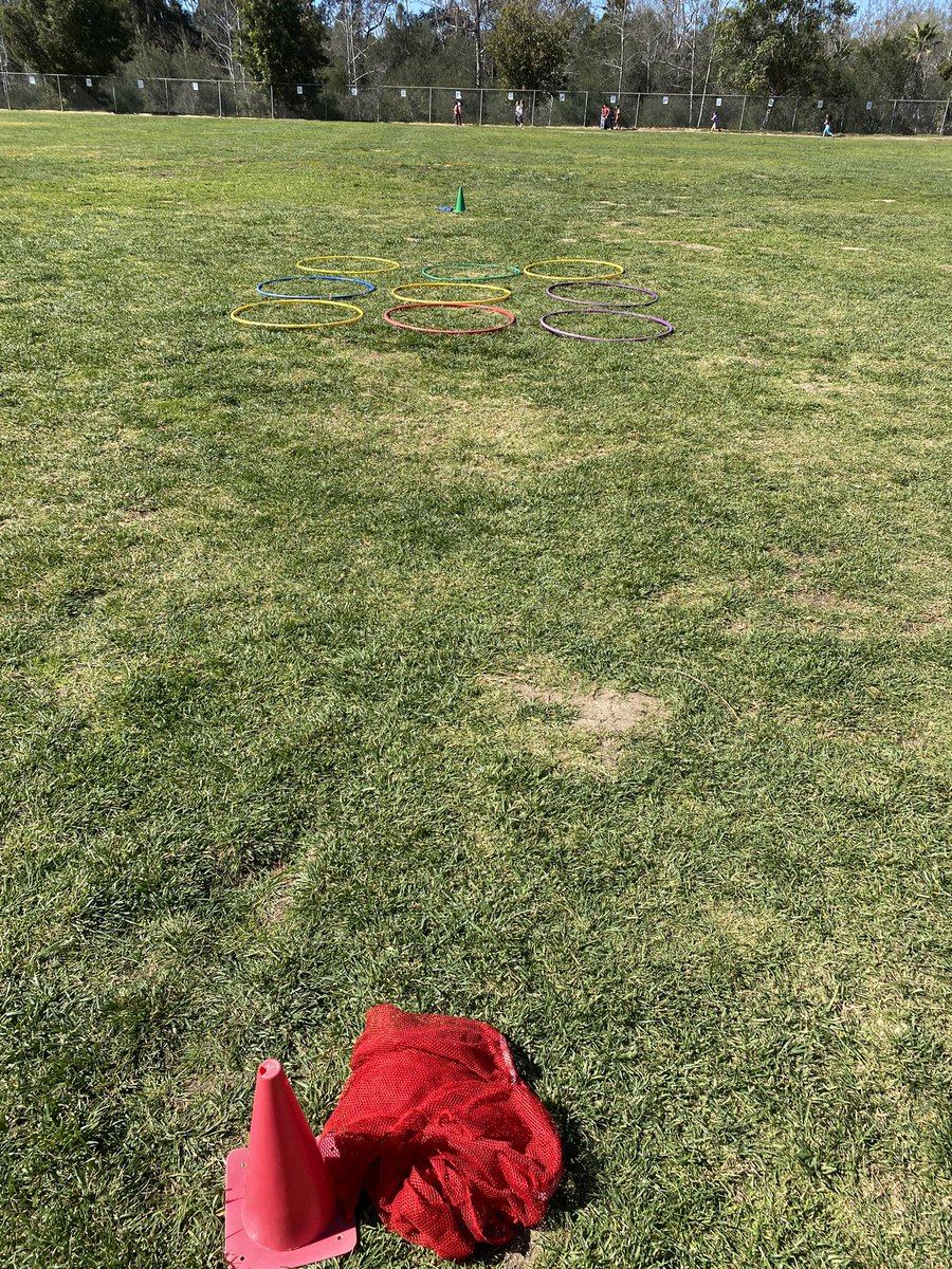 CARDIO-tac-toe today for our fitness components unit! My goal was to show them ways to exercise without the traditional exercises (ie. Jumping jacks or squats). The students LOVED IT!! Some competition, cardiovascular endurance, and fun! 💪🏻❤️
#physed #elementary #fitness #calipe