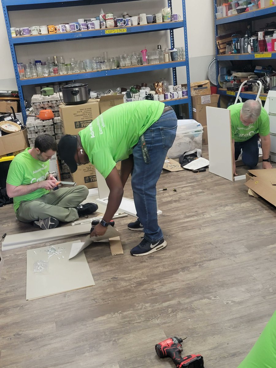 It's #feelgoodfriday! Volunteers from <a href="/Adventhealth/">AdventHealth</a> built 5 dressers for families in need! 
Dresser Drives are a unique team building opportunity to give back and serve a vital community need. Click the link to learn more: buff.ly/3HQTpD8