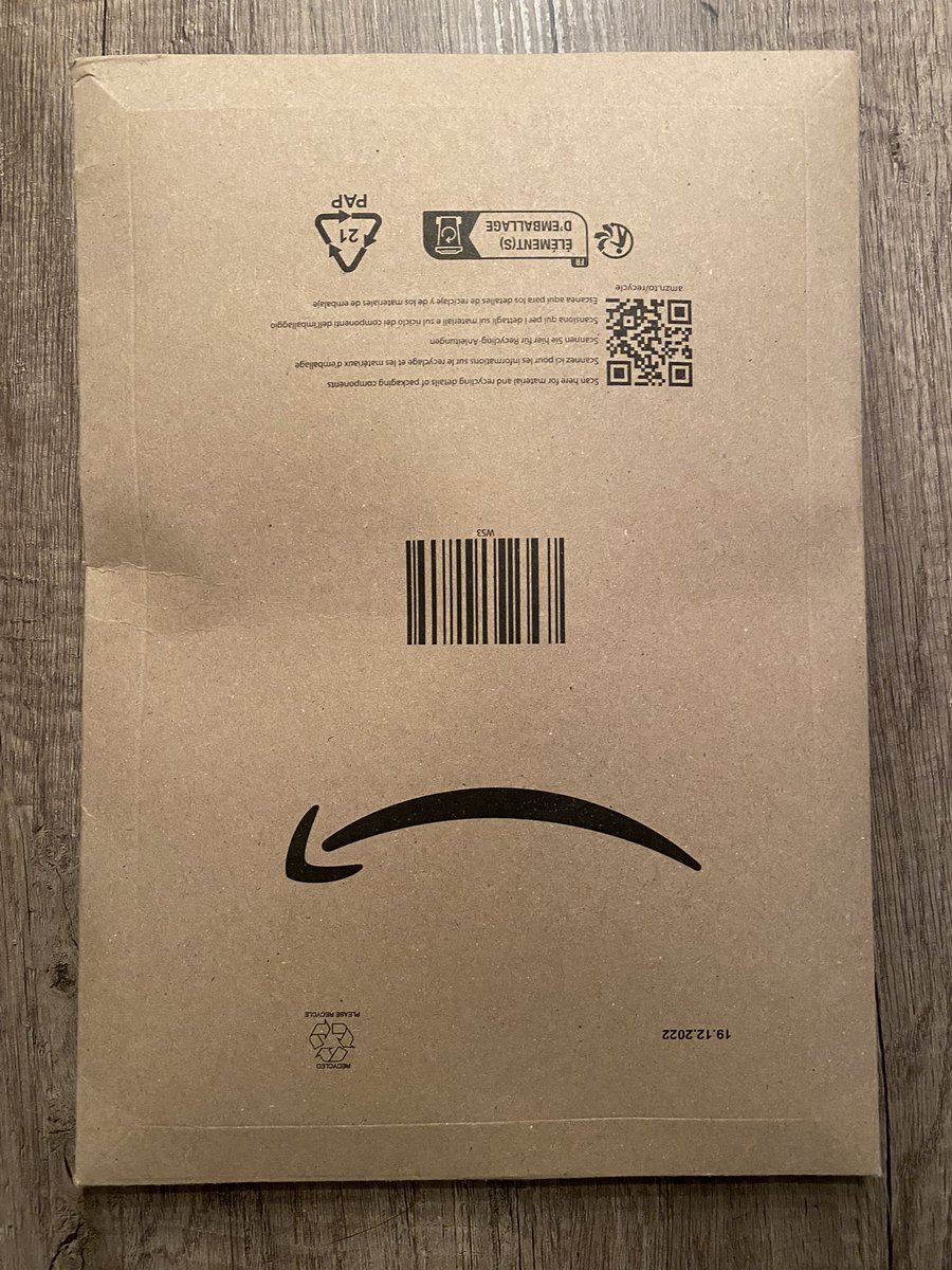 mjvdwiel's tweet photo. Ik durf dit pakketje van @amazon eigenlijk niet te openen. Ik ben bang dat ze zo boos op me zijn dat ik een brulbrief ontvang net als in de #HarryPotter films. https://t.co/kKV7wwG4js
