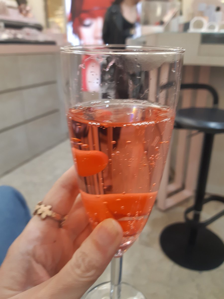 Michell38459798's tweet image. #MakeupMasterclass