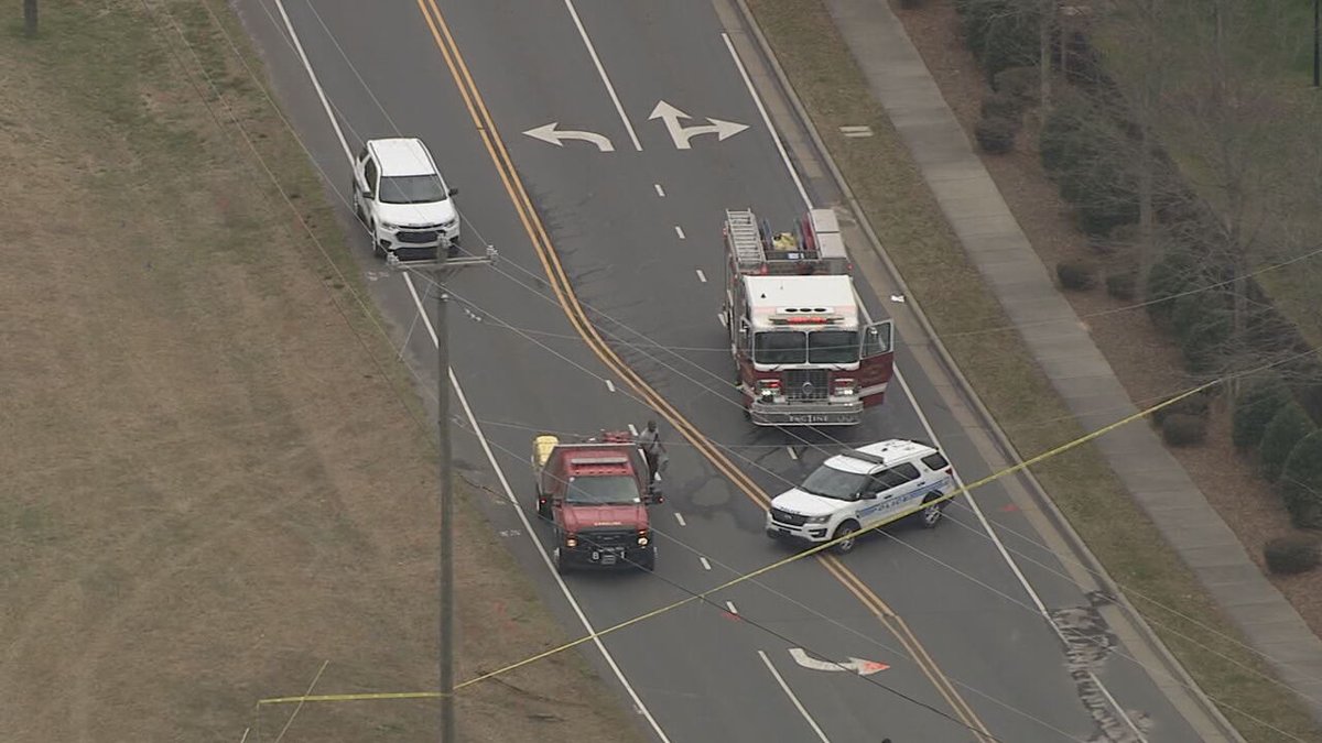 WSOCChopper9's tweet photo. BREAKING: 2 killed, 2 hurt in south Charlotte wreck, MEDIC says>>  https://t.co/Z0K29Bc1Tx https://t.co/InF658MyyZ