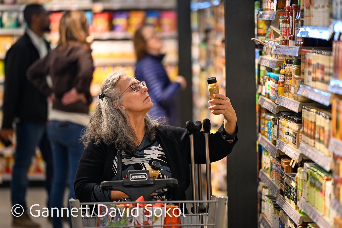 DavidSokol3's tweet photo. Mom's Organic Market opens in Burlington #wickedlocalburlington #gannett #wickedlocal 
@MOMsOrganicMrkt  PHOTOS:https://t.co/C0RC97TtyA https://t.co/m6XQ4szGYB