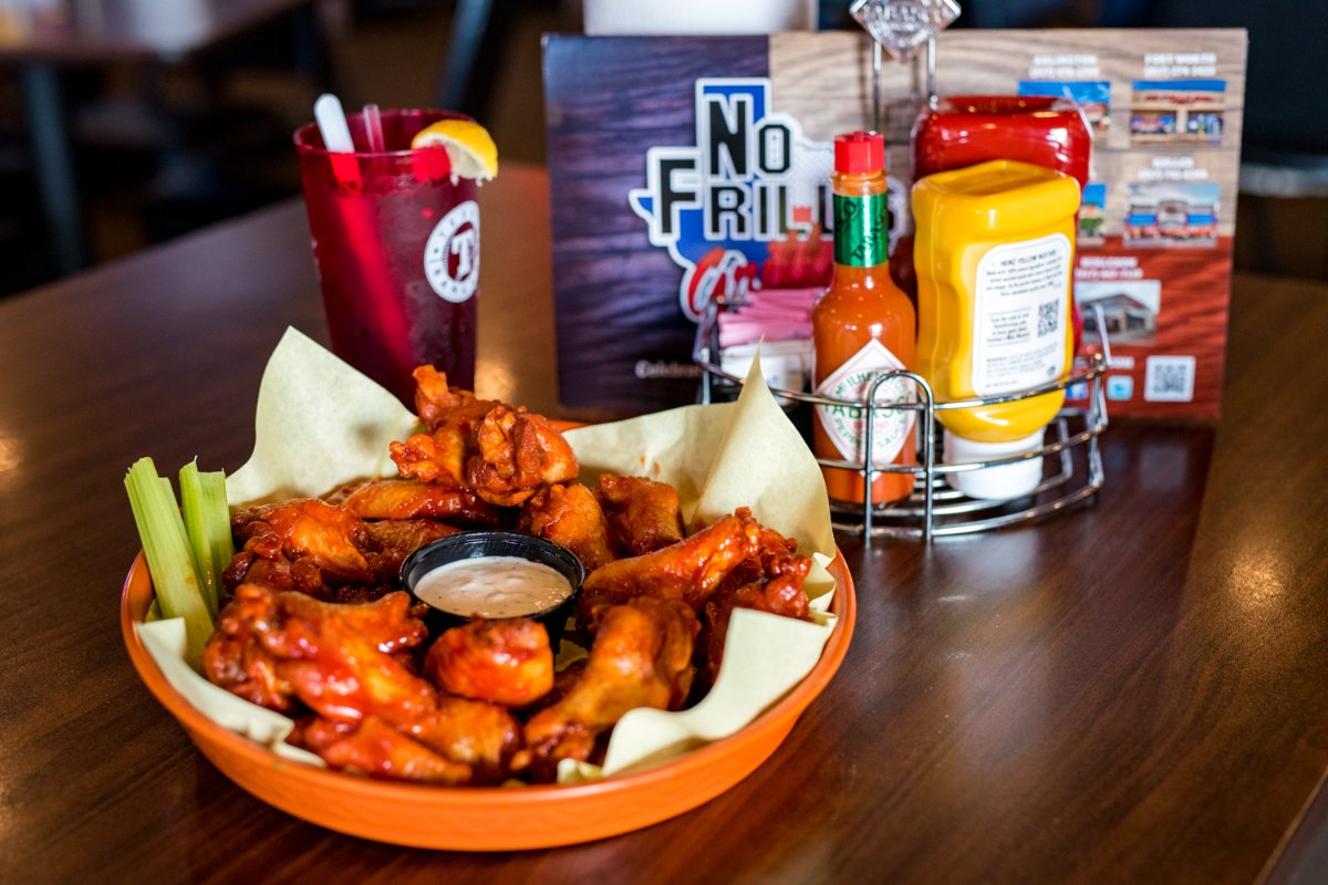 NFGFortWorth's tweet photo. Valentine's Day is nearly upon us, and we're excited to serve you some wings that you're sure to fall in love with! #NoFrillsFortWorth #SportsBar #cheers #GameTime #wings #beer #BarAndGrill #FortWorth https://t.co/BhjaQG1QJ4