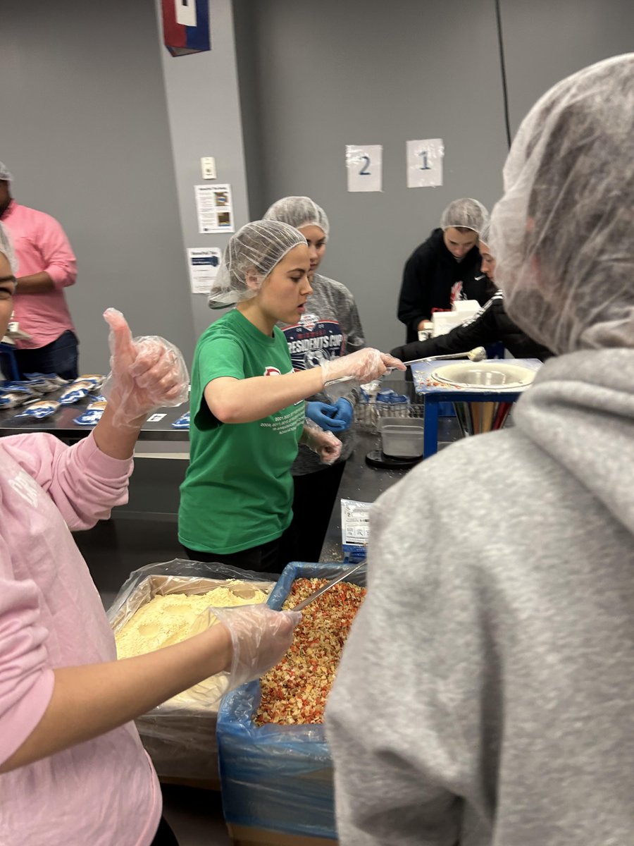 CarthageWSoccer's tweet photo. Last night we spent some time giving back. Thank you @fmsc_org for hosting us.

#FuelTheFlame #volunteering #DoGood https://t.co/K1Ys3DlKt7