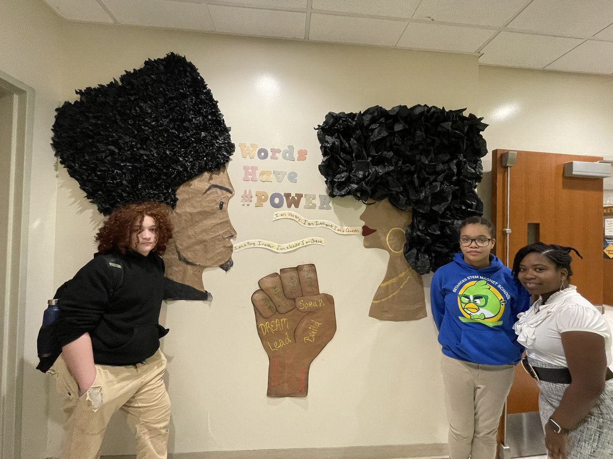 Teach_Blake's tweet photo. The power of Words! Here’s one way we celebrate Black History Month.  When students draw the vision! TeamWork=DreamWork #Creatives #BlackHistoryMonth  #WordsHavePower #TeacherLife #TeacherOfLife #SpeakLifeTeachLife🍏 @BSTEMhartford @PrincipalBSTEM https://t.co/2k5Bgiz5la