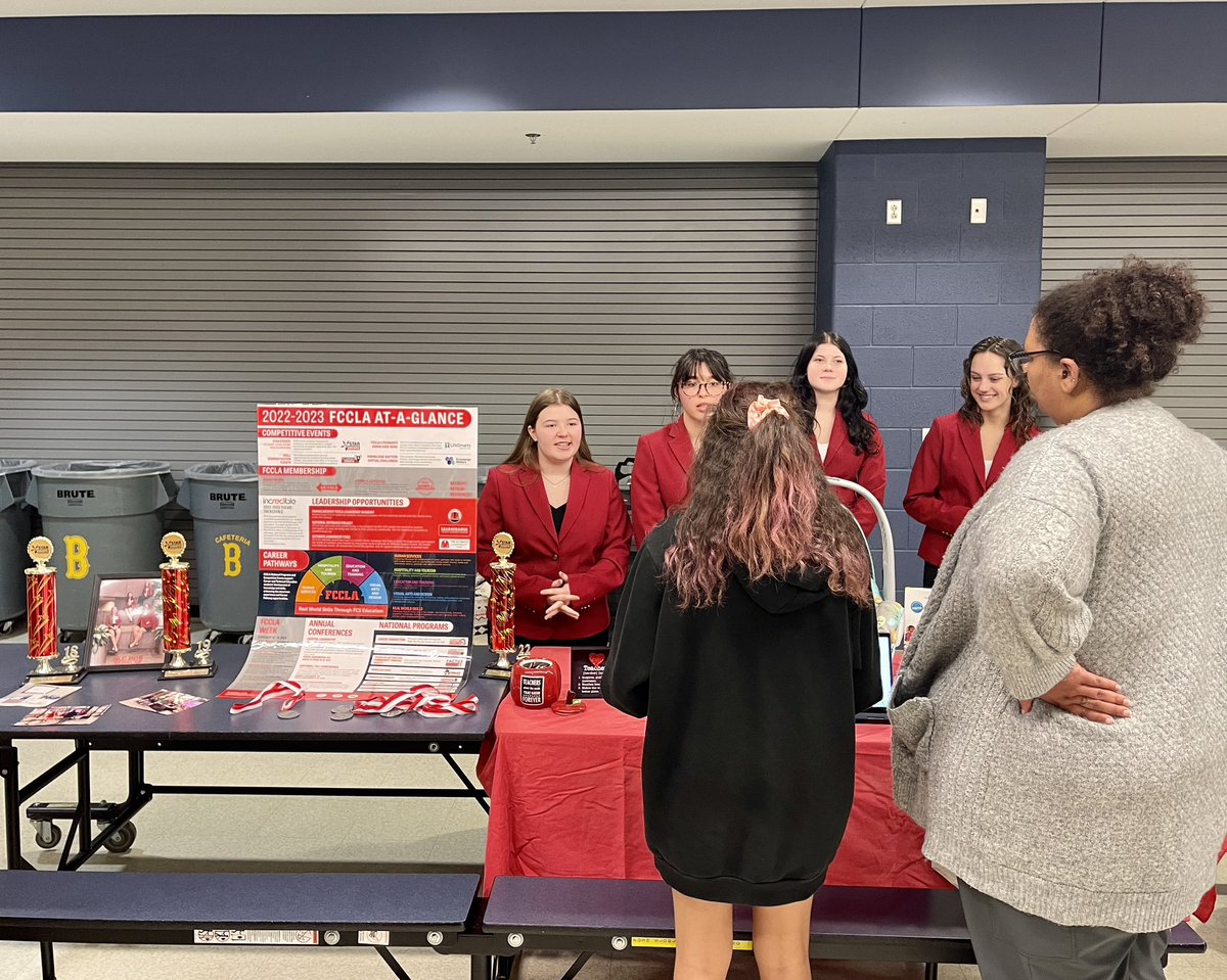 BBurgFCCLA's tweet photo. Busy week @BburgHSBruins  FCCLA Chapter officers represented the Early Childhood &amp; VA Teachers for Tomorrow programs at the Academic &amp; Career planning night. Officers also presented a workshop on Communication at the BMS FBLA  Conference! Well Done ✔️✔️#ECE #FCS #VAFCCLA #FCCLA https://t.co/QjuJrTJTO9