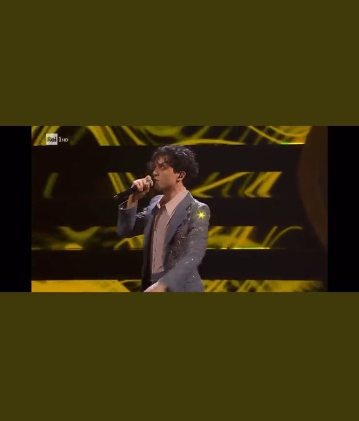 Maria85232367's tweet photo. #Sanremo2023 Quale caxxo di misura c'è dopo le TONNELLATE?!?!  MAMMAMIA #Tananai https://t.co/xRVdTtMxma