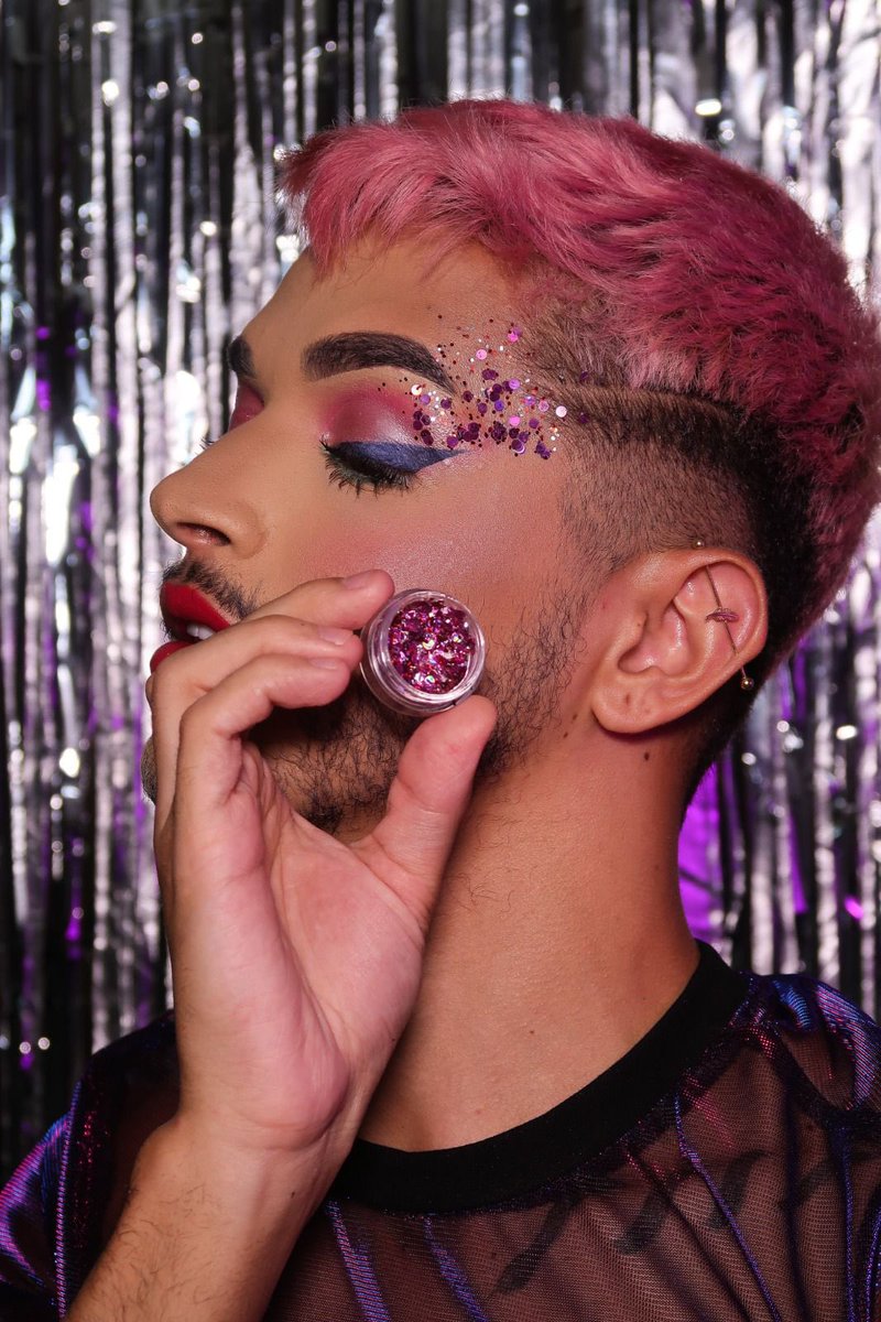 jequiti's tweet photo. ATENÇÃO!

Amanhã tem vídeo com essa dica babado de make para o #carnaval com os nossos produtos!! 👀

Passando aqui pra avisar que tem desconto no site hein? APROVEITEM!
#BloquinhoDoGlitter #CarnaJequiti #MakeDeCarnaval #MakeComGlitter #MiniaturaDePerfume https://t.co/B9UwbJLrWI
