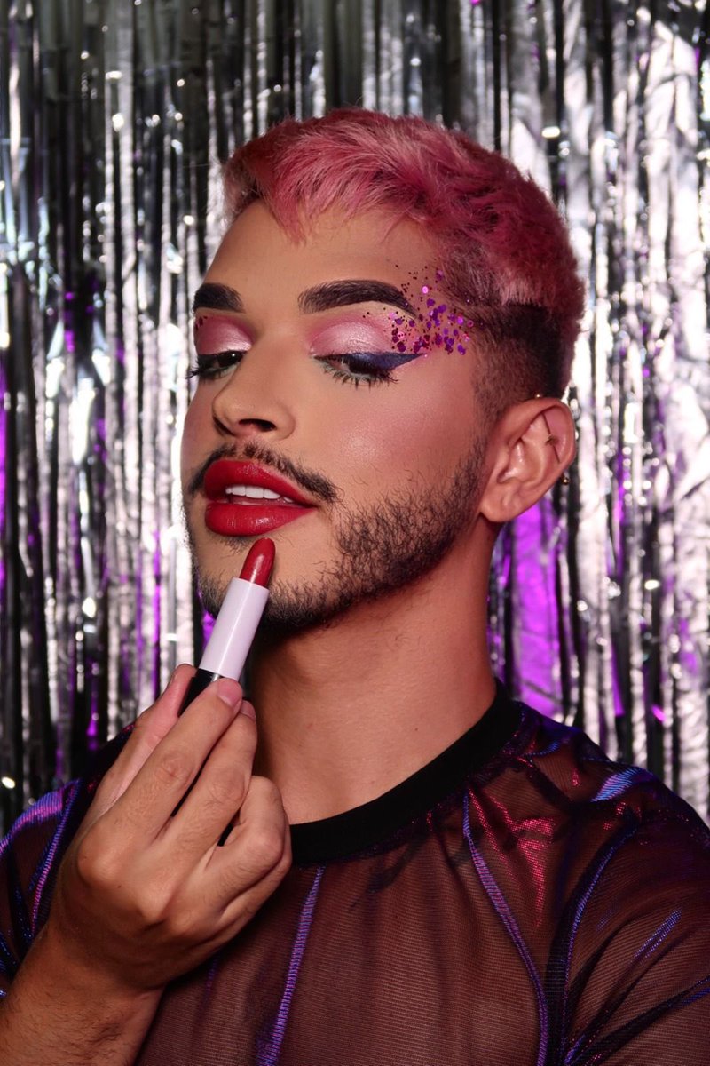 jequiti's tweet photo. ATENÇÃO!

Amanhã tem vídeo com essa dica babado de make para o #carnaval com os nossos produtos!! 👀

Passando aqui pra avisar que tem desconto no site hein? APROVEITEM!
#BloquinhoDoGlitter #CarnaJequiti #MakeDeCarnaval #MakeComGlitter #MiniaturaDePerfume https://t.co/B9UwbJLrWI