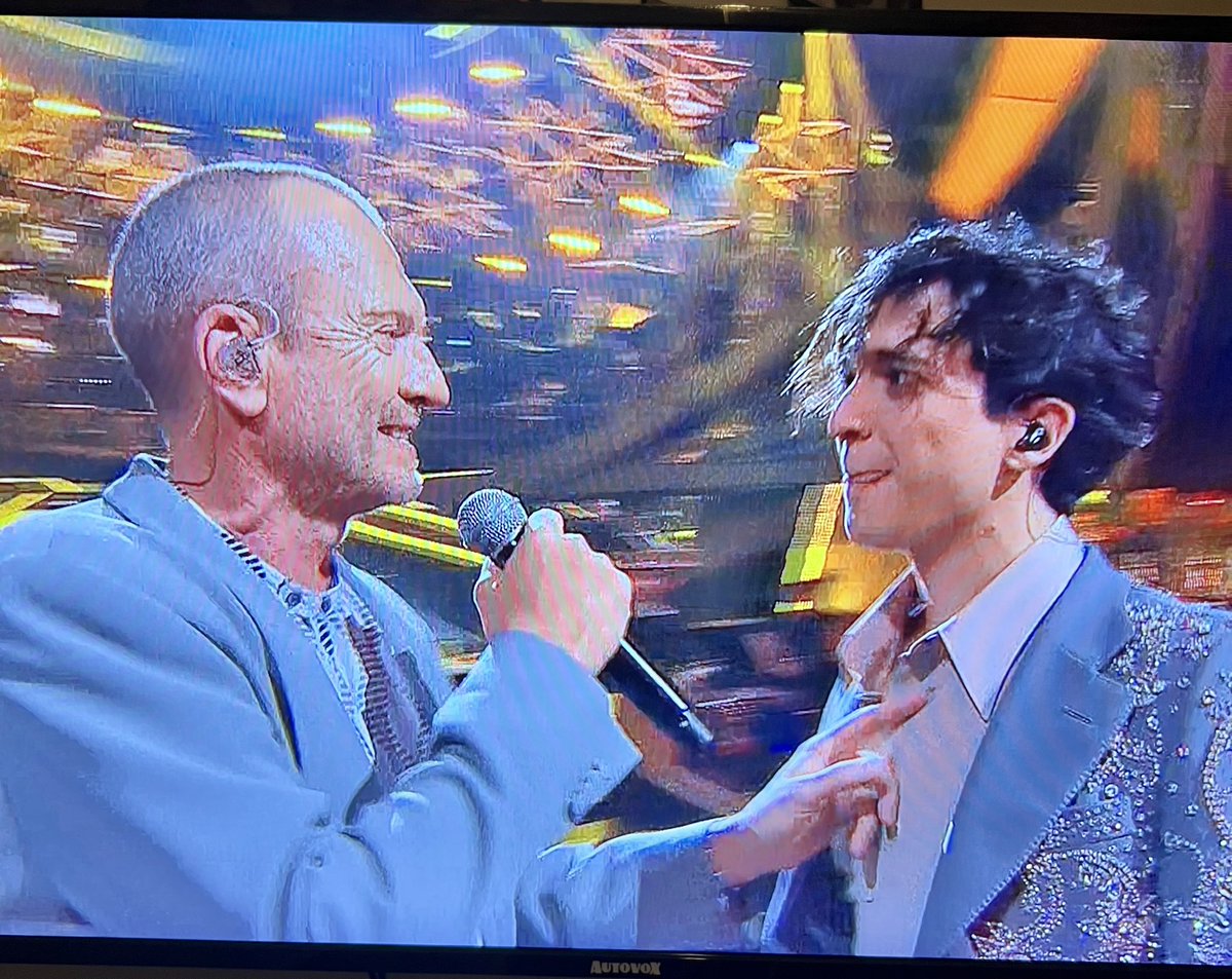 RaffCoppola1's tweet image. #Tananai #BiagioAntonacci grandiii 👏🏻👏🏻👏🏻👏🏻 #Sanremo2023 #sanremo23