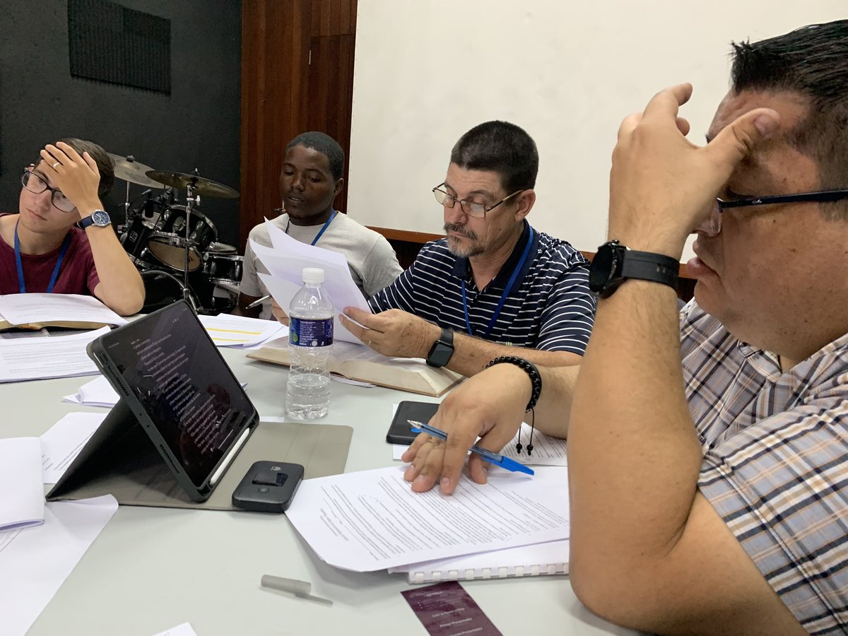 Un buen tiempo de grupos pequeños, que proveen el tiempo para poner en práctica las herramientas que los instrucciones ponen a su disposición. Gracias a Dios por los expositores que se han reunido buscado ser fieles a su palabra. <a href="/PredicaFiel/">Prédica Fiel</a> <a href="/simeontrust/">Charles Simeon Trust</a>