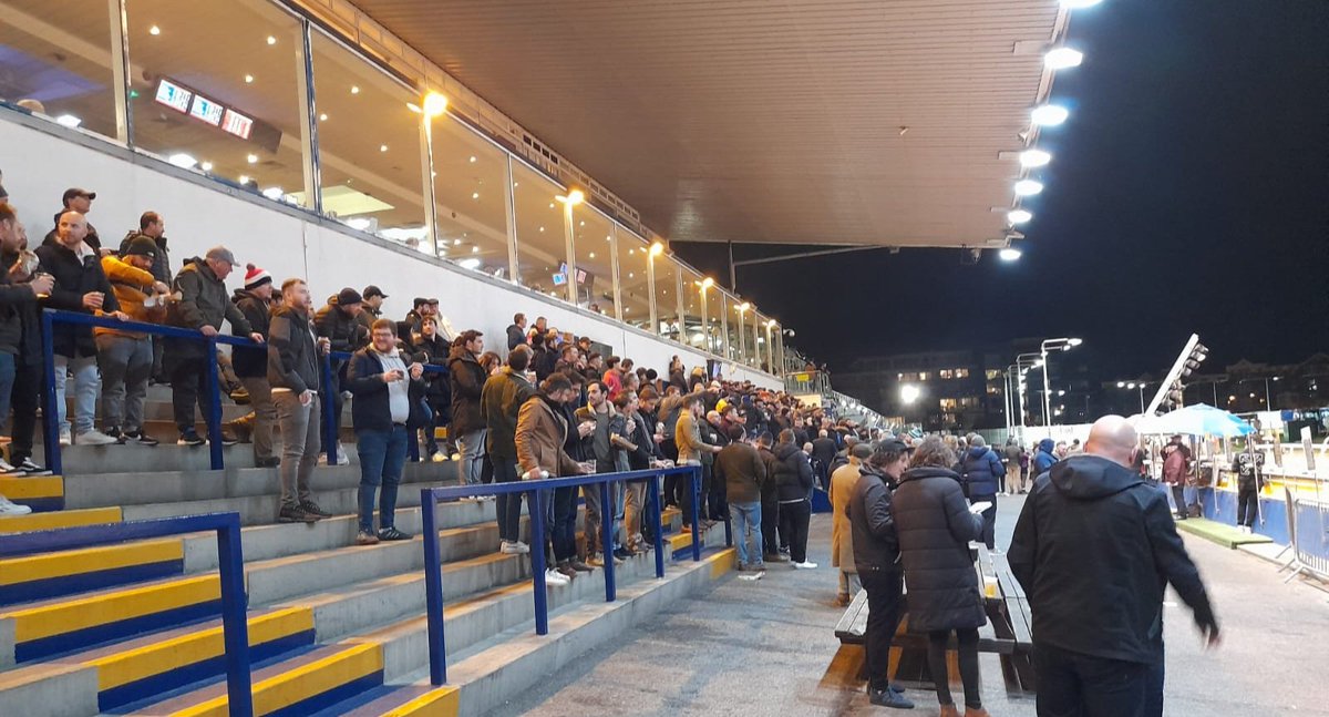 shelbournepark's tweet photo. A full restaurant &amp; busy stand tonight as we welcome plenty of French supporters as they enjoy their night of great food &amp; drink &amp; exciting Greyhound racing!

💙 for 1 night only... Allez les bleus!(obvs we're team Ireland tomorrow! 🍀)

#Dublin #GoGreyhoundRacing #ThisRunsDeep https://t.co/WTjr8bi7Z5