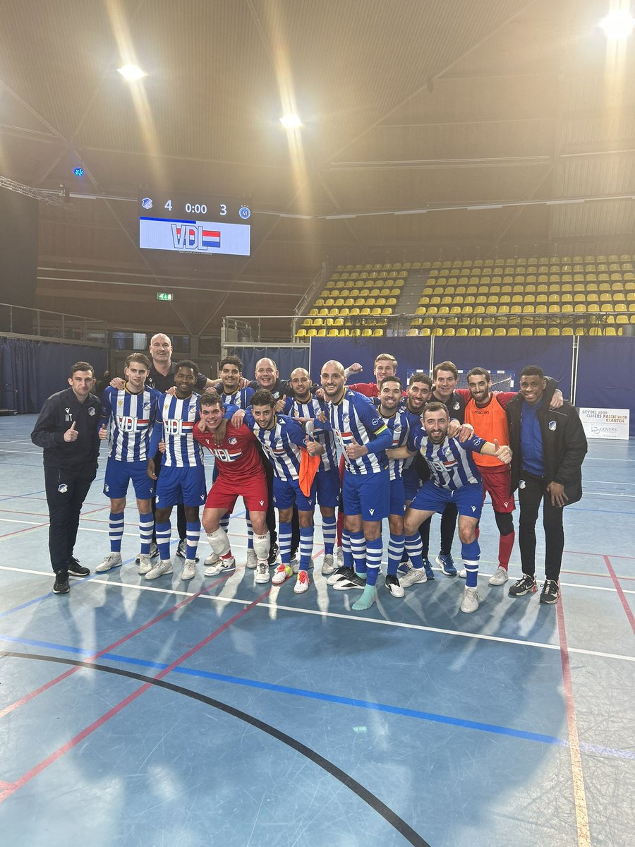 FC Eindhoven verslaat FC Marlene in een spannende wedstrijd met 4-3 en zet de zegereeks voort!

Doelpuntenmakers
Zakaria Amrani ⚽️⚽️
Saïd Bouzambou ⚽️
Oualid Saadouni ⚽️

#FCEindhoven #FCEindhovenFutsal #FCEmar