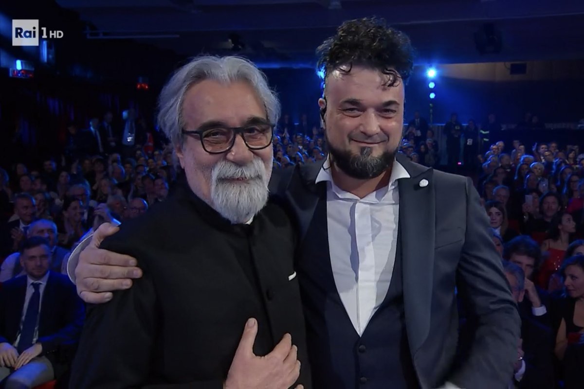 Andreaditara's tweet photo. Il maestro #Sanremo2023 https://t.co/y6bonJ40JO