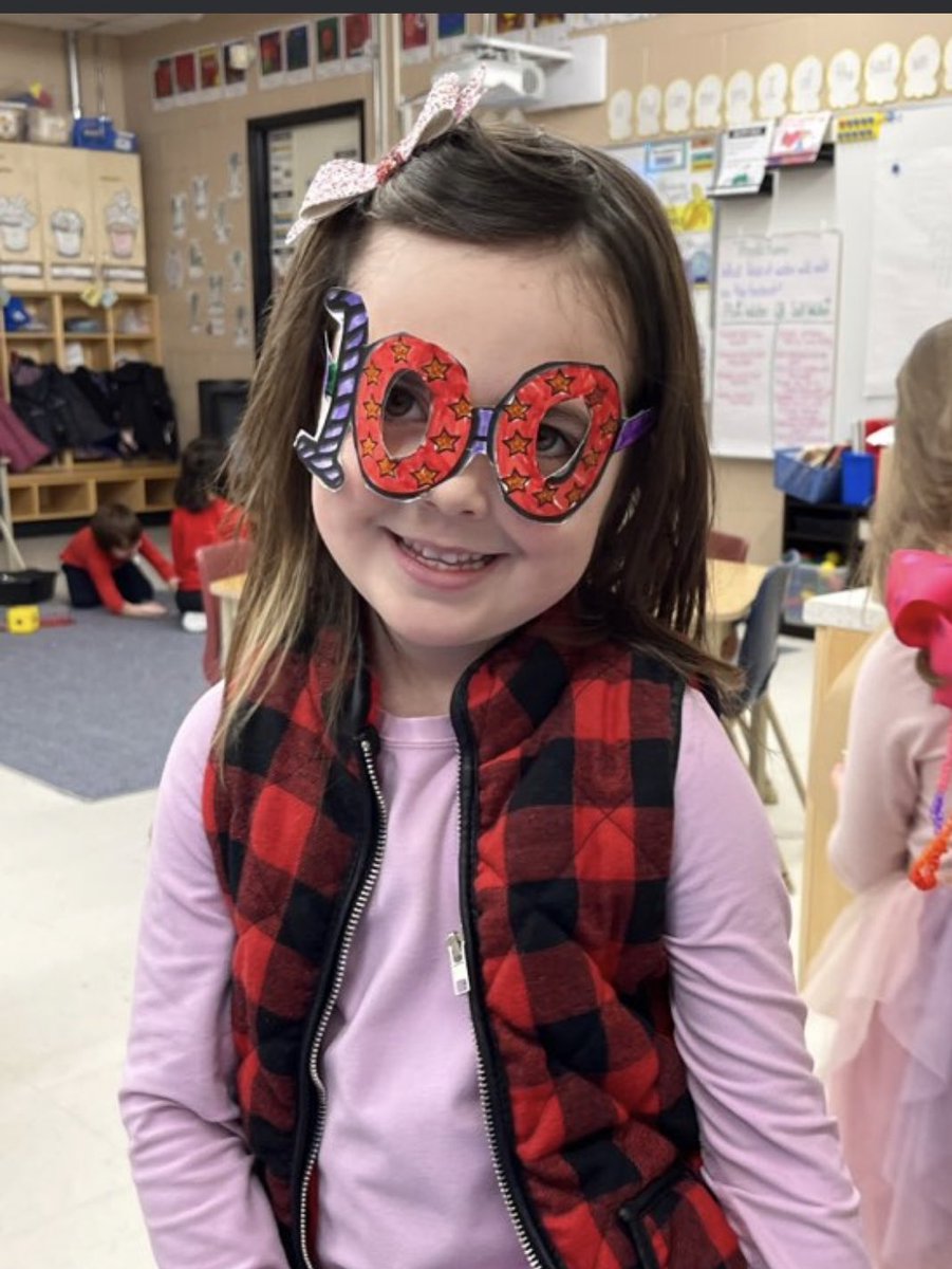 miss_vanassche's tweet photo. Happy 100th day of learning! We are continuously amazed by these spectacular Kinders! They have accomplished so much in the last 100 days and we are excited to continue our journey together. Keep it up Kinders! @GEDSB @PrincipalLove1 @HESGEDSB https://t.co/5n1id9dJ0Z