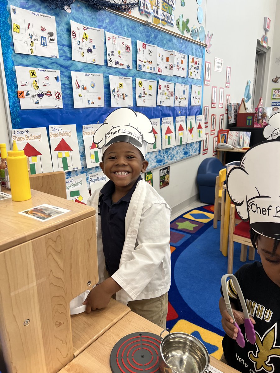 WBRelearning's tweet photo. Students have been learning about community helpers. Today is Ms. Butlerβs Birthday. Her students pretended to be chefs, waiters, and bakers and took her order like they were at a restaurant. #WBReLearning https://t.co/rG2PU5pHRh