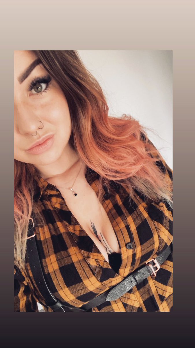 💛🖤 #FridayVibes #altgirl #OOTD