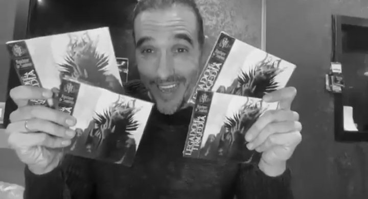 IsabelR94751237's tweet photo. Unboxing "Aquelarre de Sombras" nueva entrega de @legadodeunatrag por @JoaquinIguana 😊😊

@ArtGatesRecords

https://t.co/WMccEcElzB

#legadodeunatragedia #ldut #aquelarredesombras #nuevaentrega #joaquinpadilla https://t.co/o3cx9OCbQ3