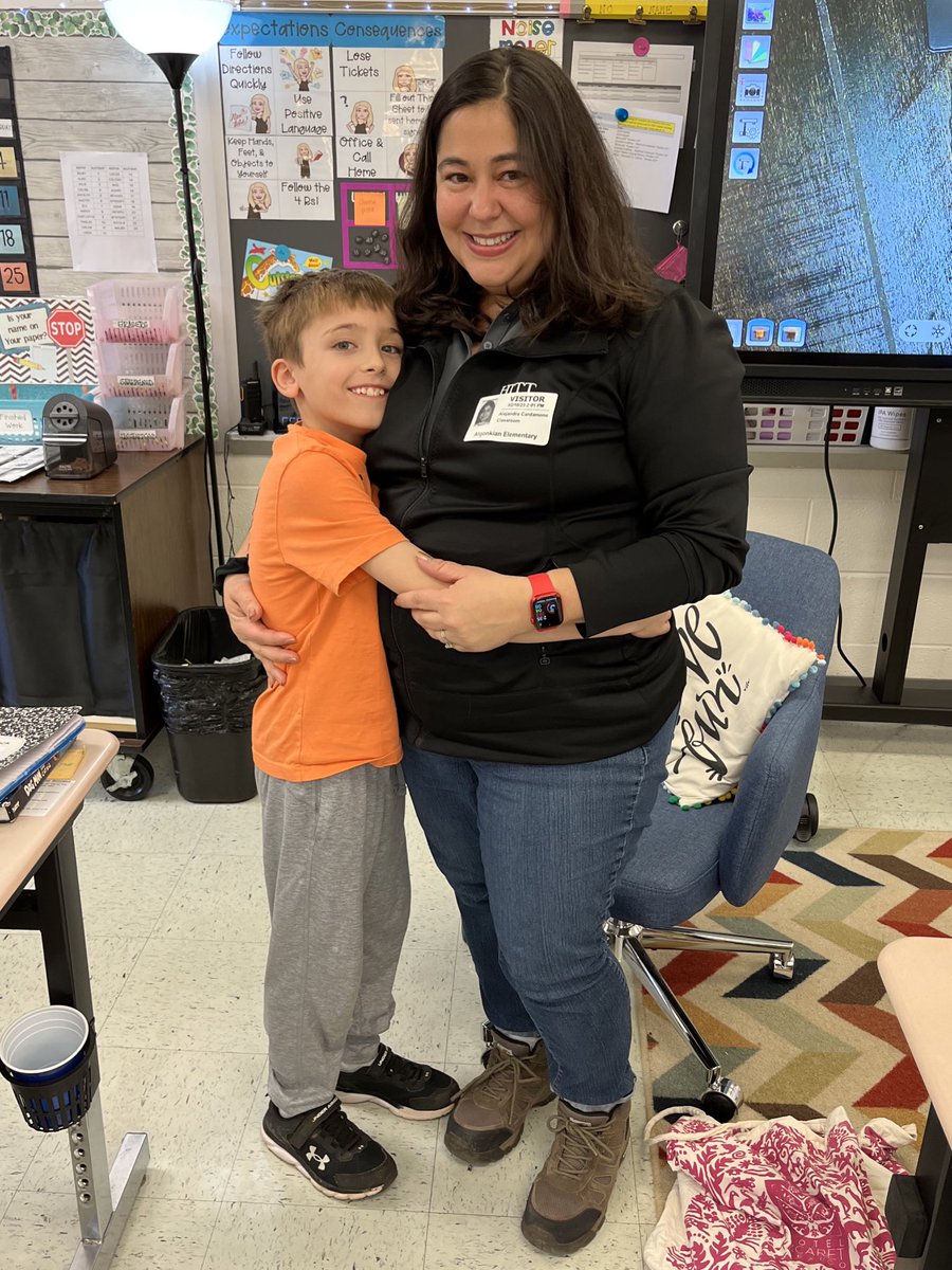 mrszdansclass's tweet photo. Another week, another great mystery reader! 👏🏼 https://t.co/3VbUoT5sXp