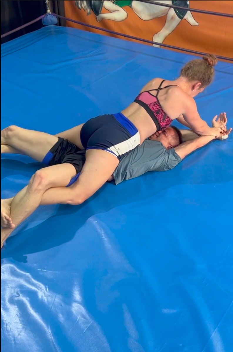 Sergeeich1111's tweet photo. #mixedwrestling #guillotine #crossbodypin #headscissors #grapevine https://t.co/PEEgGX9Hkv