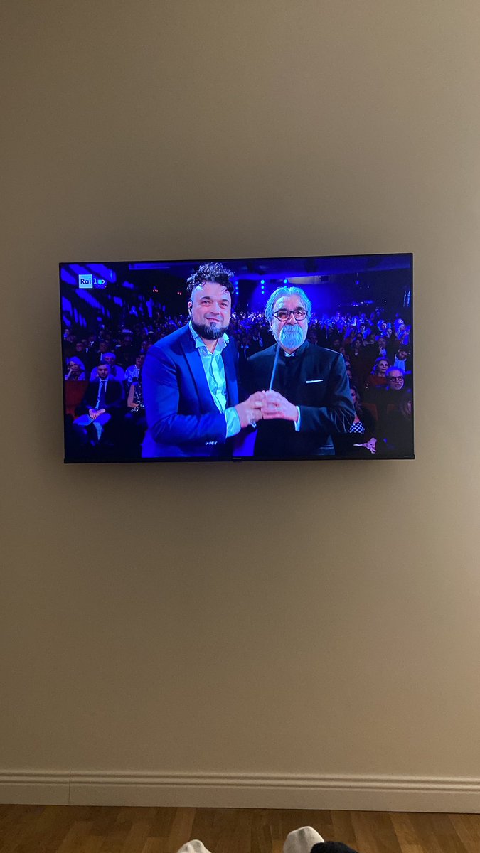 EleMaffezz's tweet photo. BEPPEEEEEEEEE #Sanremo2023 https://t.co/ij4beCCgI2