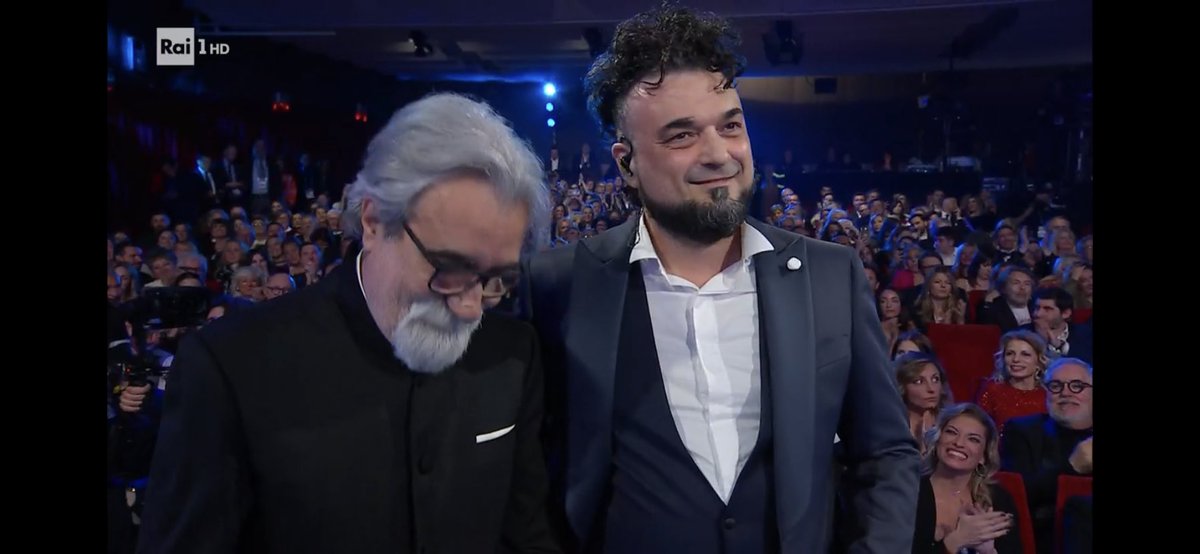 aleferaz's tweet photo. l’italia è una repubblica democratica fondata sul maestro peppe vessicchio #Sanremo2023 https://t.co/RTd4un6sJJ