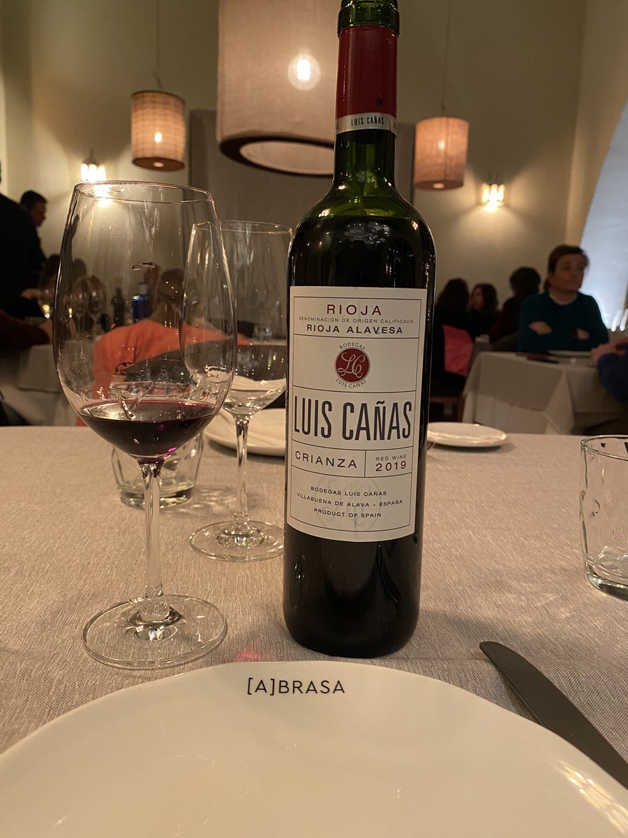 FdzVega's tweet photo. Con mi amigo @BodegasLC y en un buen sitio. #ABrasa que, por cierto, a este si incluye la carta #GourmeatsApp lo peta!! https://t.co/22jPeDqlm6