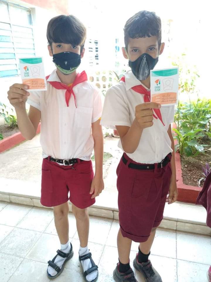 OnureH's tweet photo. Las #patrullasclick en el Municipio de Gibara intercambian con algunos cederistas en el #horariomaxdemanda dónde les explicaron la importancia de un correcto #UsoRacionalDeLaEnergía
La situación energética nos impone elevar la diciplina y consumir solo lo necesario https://t.co/pH5VdoNolZ