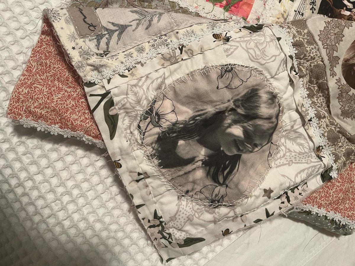 KateForsyth's tweet photo. Here are a few more squares, just so you can see how my #storyquilt is slowly growing
#stitchbystitch #squarebysquare #memoryquilt #embroidery #quiltlove #womensart https://t.co/ZXk4OYXZEU