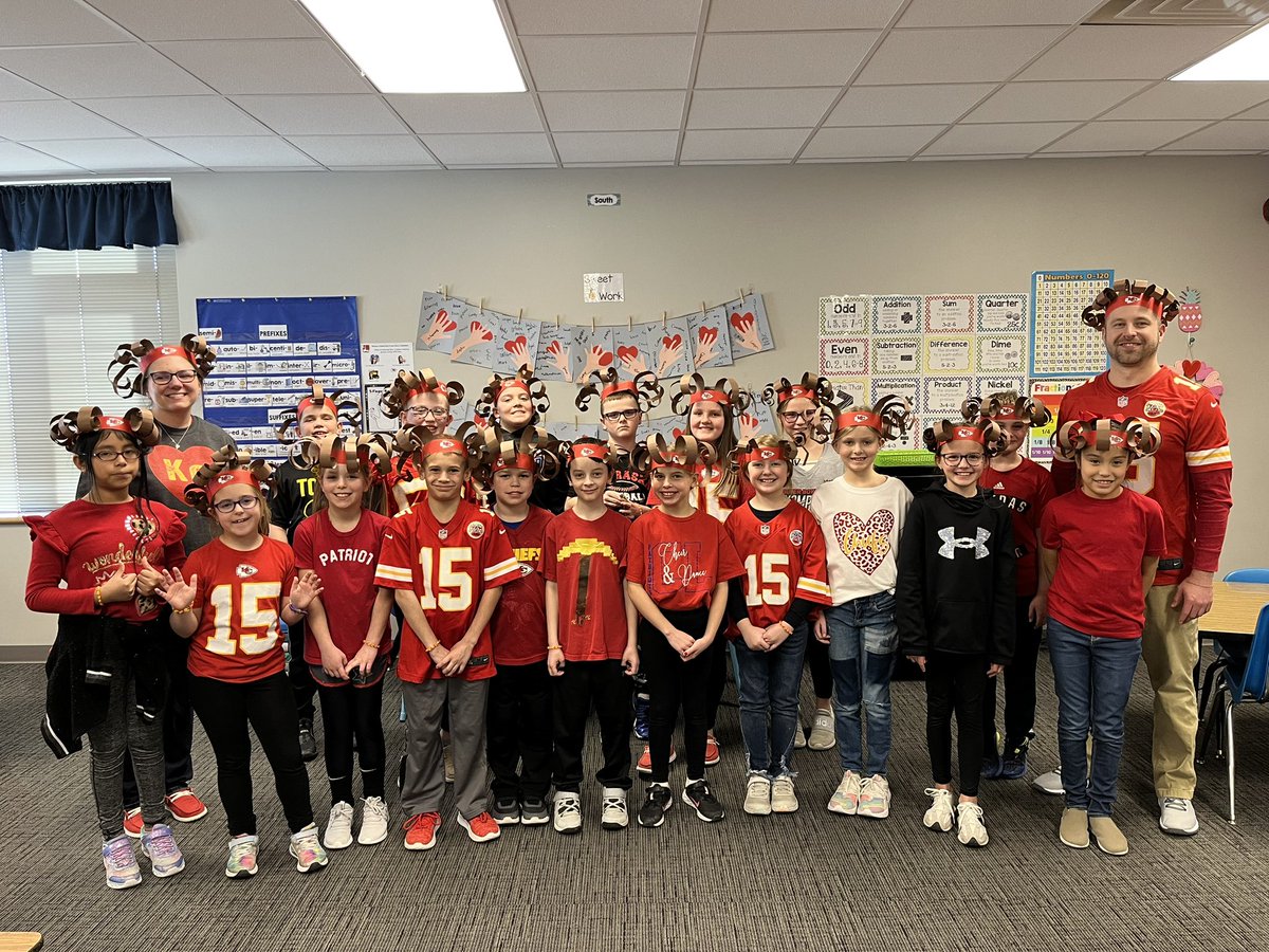 Cfisch2026's tweet photo. Cheering for a Chiefs victory from Leigh, Nebraska! @Chiefs @PatrickMahomes @tkelce #weareleigh #ChiefsKingdom https://t.co/aBIeDq54PB