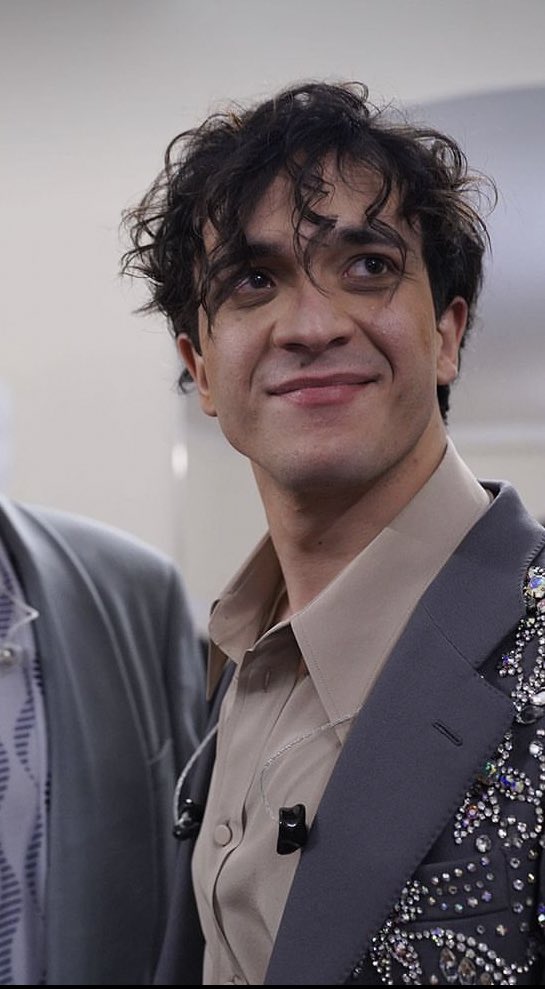 girav3olte's tweet photo. TUTTI D'ACCORDO SUL FATTO CHE STASERA HA LETTERALMENTE SPACCATO? ditemi se non si merita il primo posto #sanremo23 #Tananai #codice07 @Tananai5 https://t.co/NzXVDfL7uU