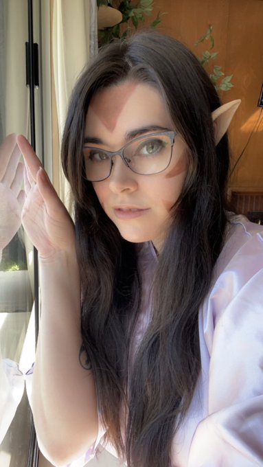 Photoshoot day! Chandra&rsquo;s going to get revenge on me for tying her up with my vines. 🔥 https://t.co/<a href="/tag/soon"class="tags"><span>#soon</span></a>