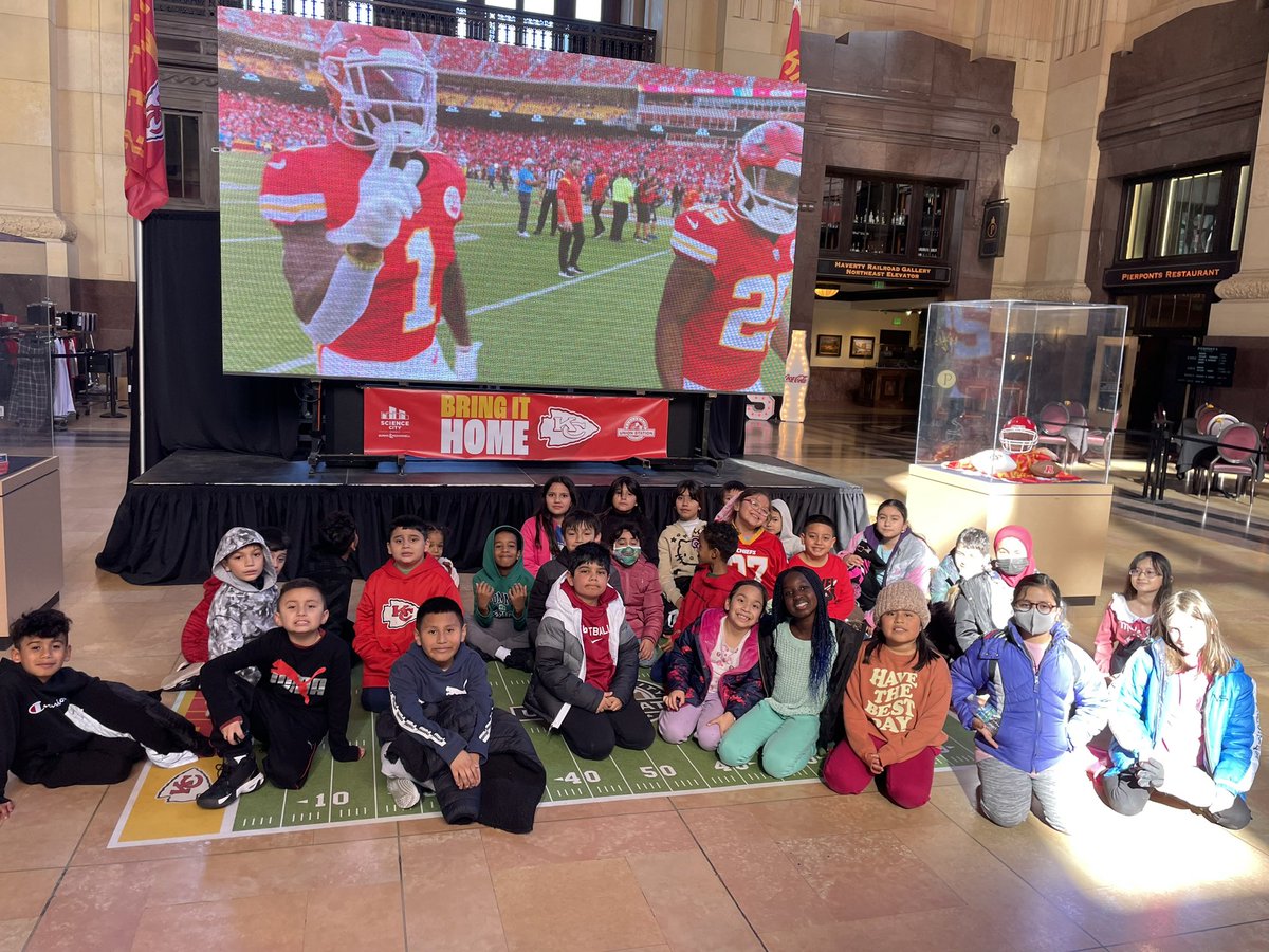 cdolsky's tweet photo. After ice skating our @MHPatriot ELD family had to stop by &amp; see the Chiefs displays!  Thank you @LibertyEdFdn for giving our kiddos an experience they won't forget! #sharethegoodLps  @LIBERTYSCHOOLS https://t.co/OeRSt1jvlB