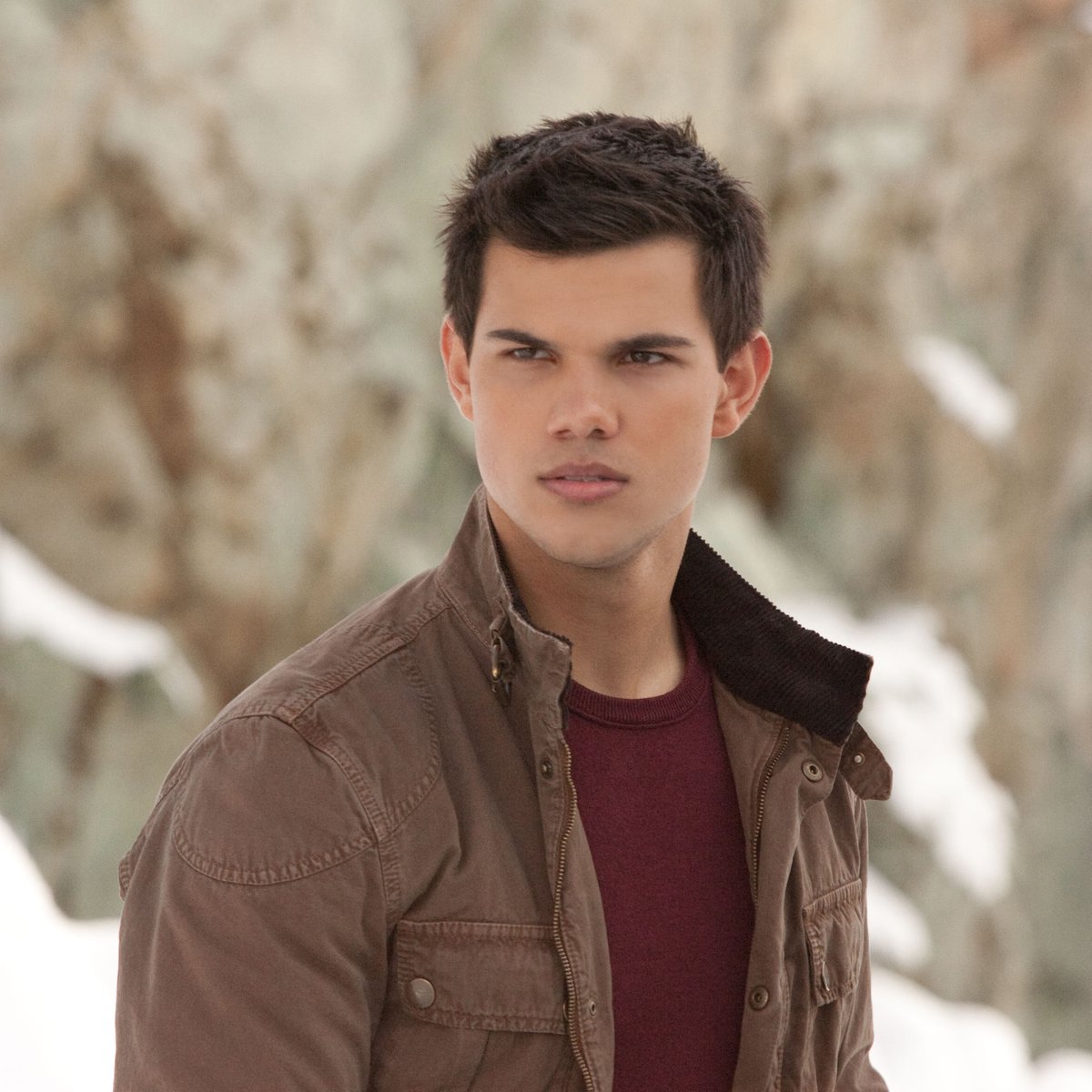 happy birthday to my fave werewolf taylor lautner!!!