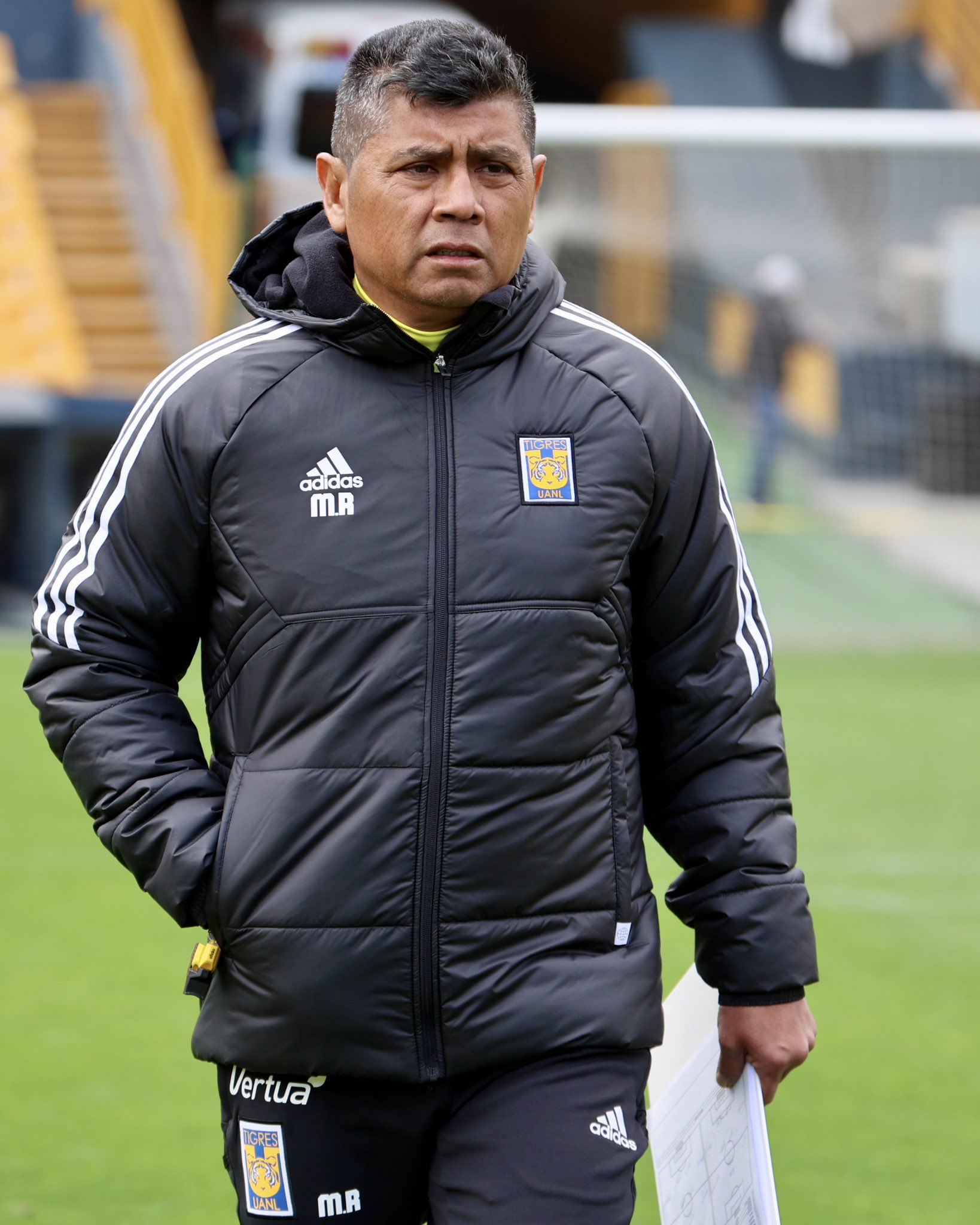 Chamarra tigres adidas hotsell