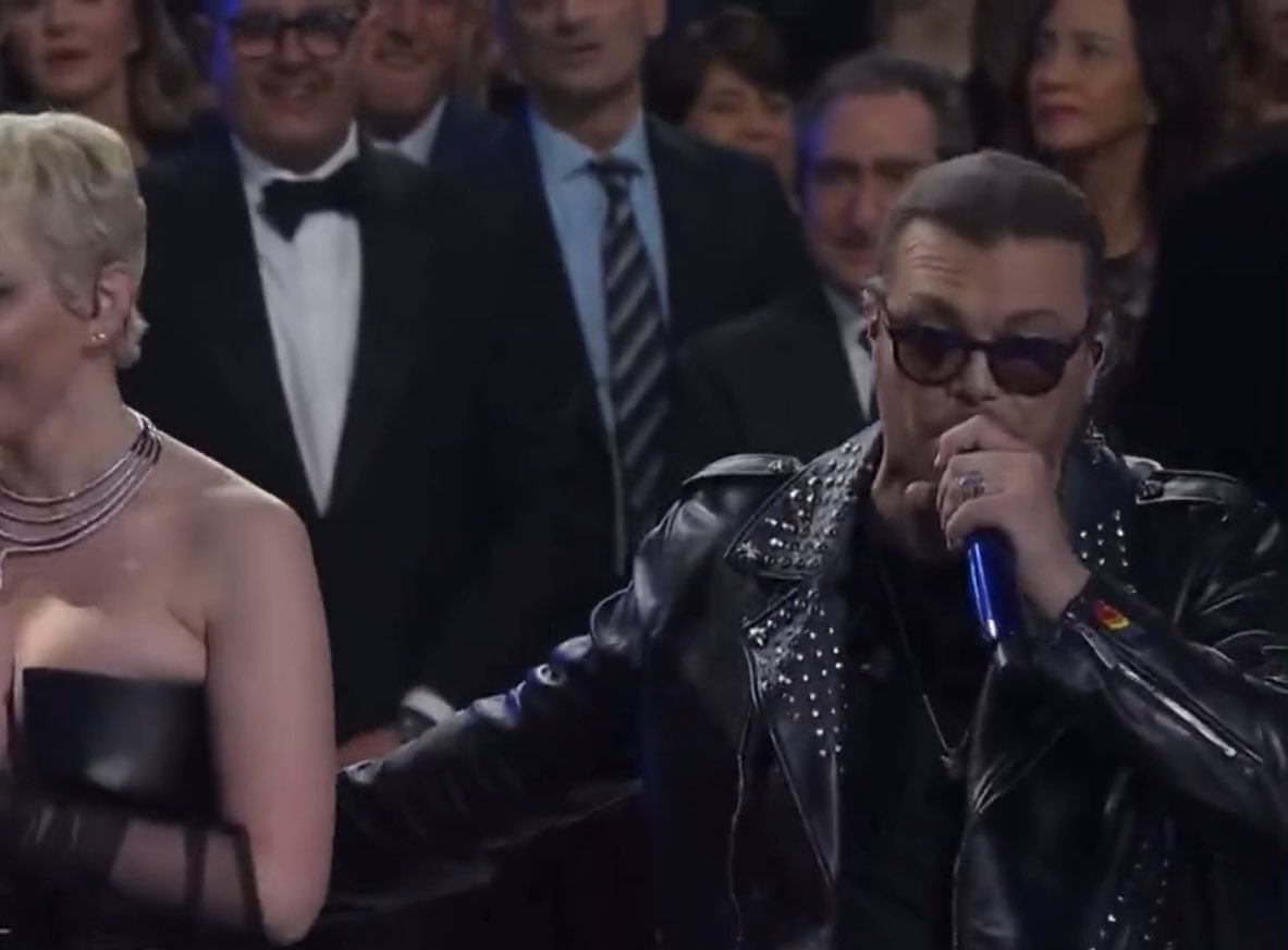 ookidk's tweet photo. gonna tell my kids this was Johnny Depp #Sanremo2023 https://t.co/QI91L3ibO1