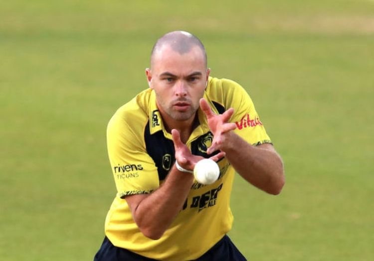 bpcc1846's tweet photo. Very excited to announce the signing of @BraveHundred , Warks and England Lions left arm wrist spinner and @thehundred winner @lintott23 for the start of the 2023 @lpoolcomp season.

Welcome on board, Jake!

🌳🏏🌳 https://t.co/momtIOq402