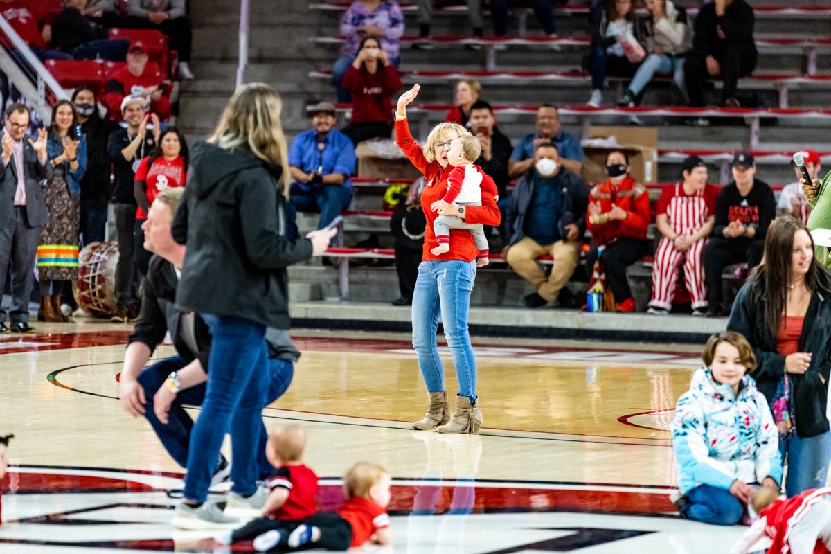 SDCoyotes's tweet photo. Do you know a crawling Coyote?

We are a hosting a Baby Crawl Race at halftime of the Saturday, February 25 @SDCoyotesMBB game. 👶

Register your little one HERE > https://t.co/CghNcuBD7h https://t.co/lP1dc6dGIq
