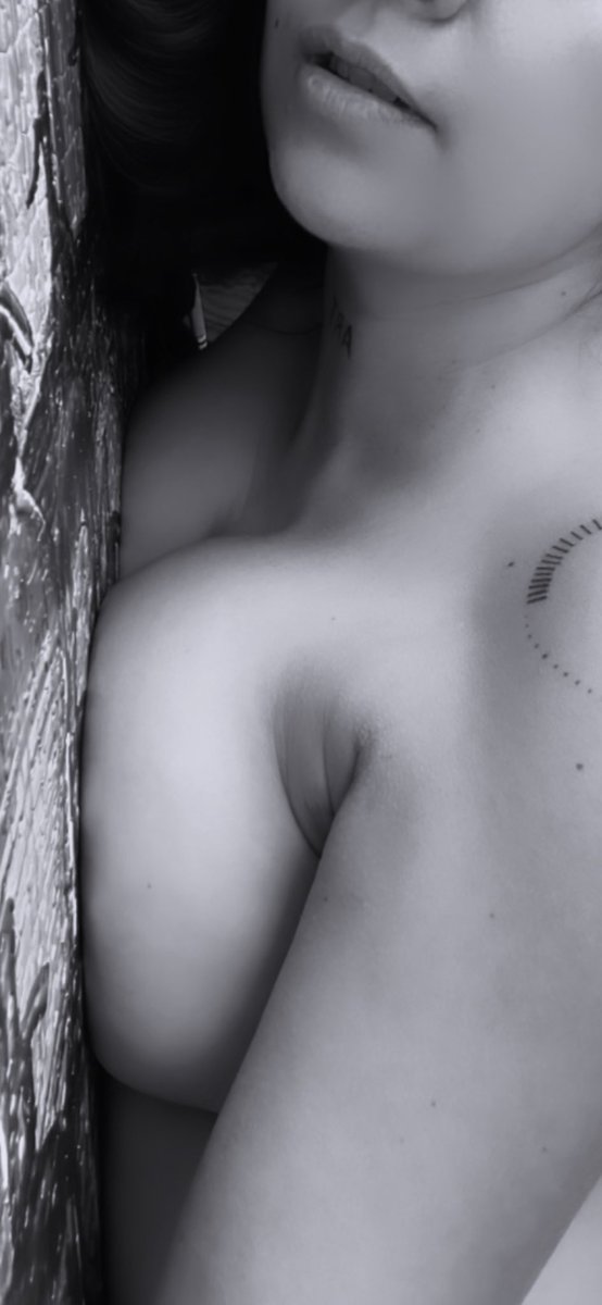 Querido destino, si no es para mí, al menos deja que tenga sexo salvaje conmigo ¡Gracias !
#FolloMe #follow #latina #onlyfans 
#mexicana #Brend_flow #viernesdetravesuras #sexy #only #fans #tatoogirl