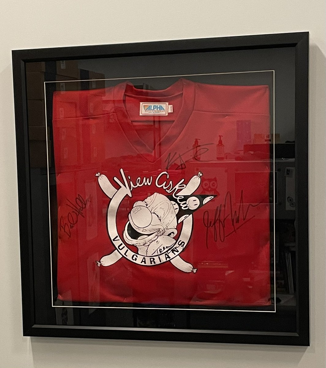RuckusNinja's tweet photo. @ThatKevinSmith finally got my jersey back from the frame shop! https://t.co/wlmzTqjqvG